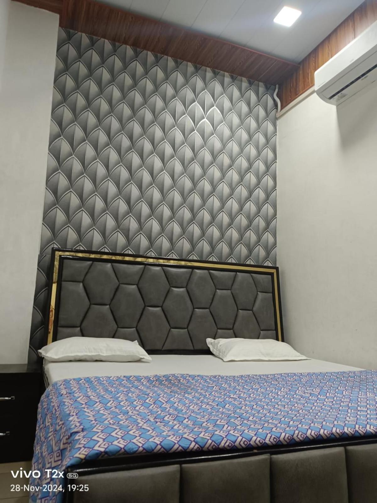 Hari Krishnam Residency Hotel Mathura Ngoại thất bức ảnh