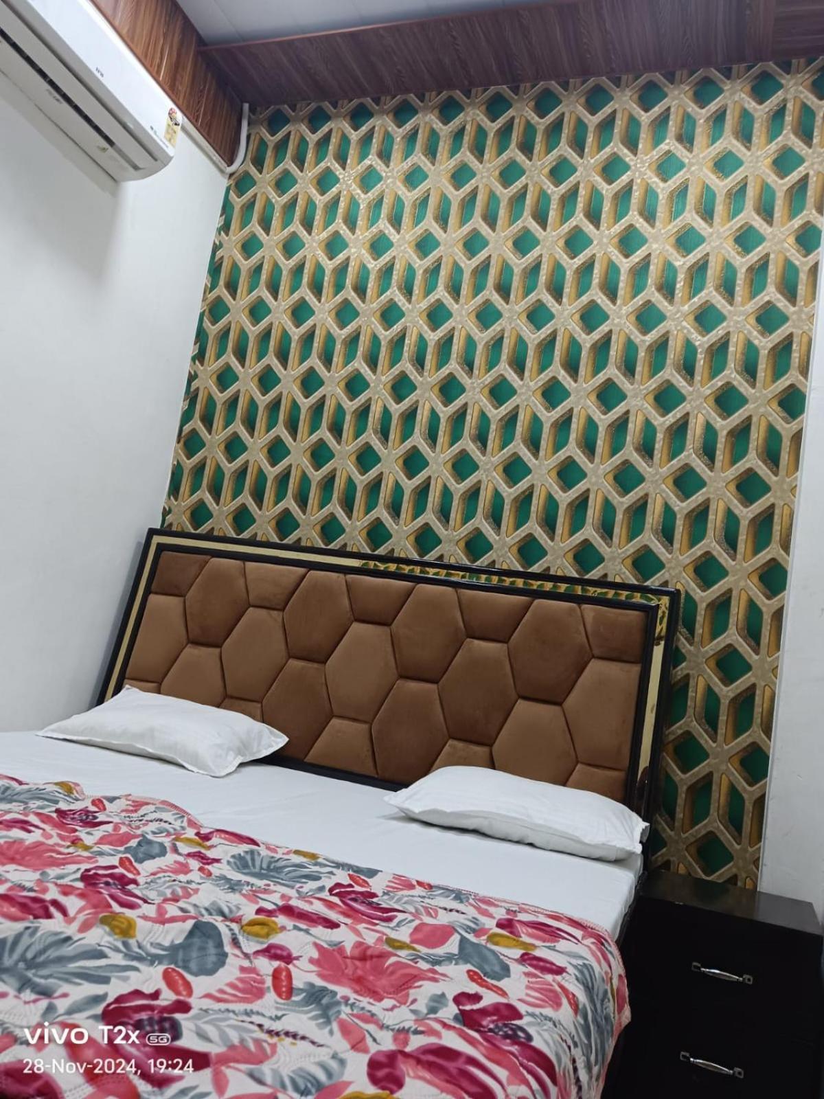 Hari Krishnam Residency Hotel Mathura Ngoại thất bức ảnh